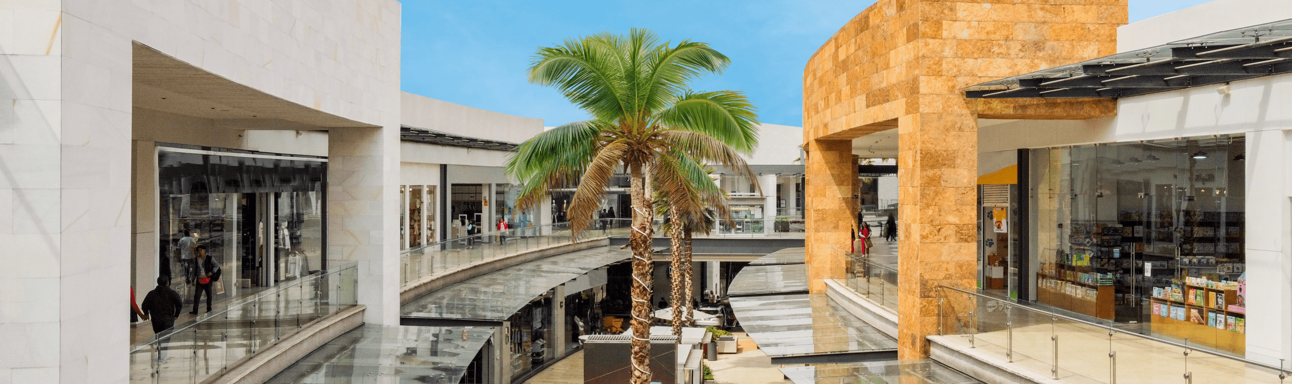 Renta de autos compactos y SUVs en QARDEAL sucursal Satélite para visitar Mundo E.